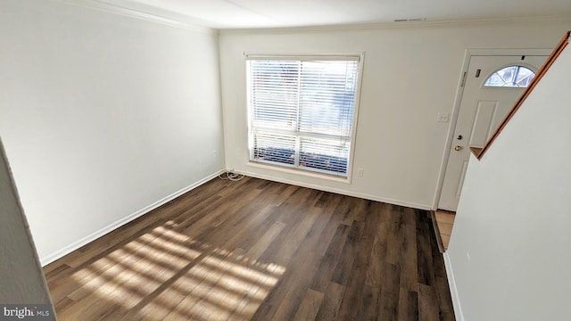 entryway with baseboards, dark wood-style flooring, visible vents, and crown molding