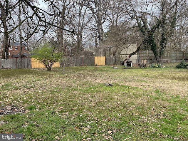 view of yard featuring fence