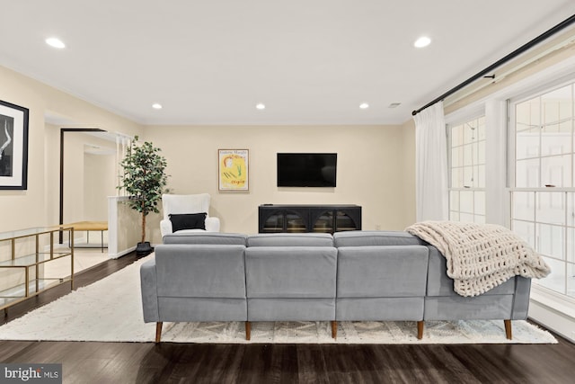 living room featuring recessed lighting, wood finished floors, and crown molding