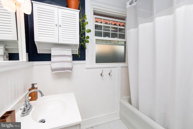 bathroom with vanity