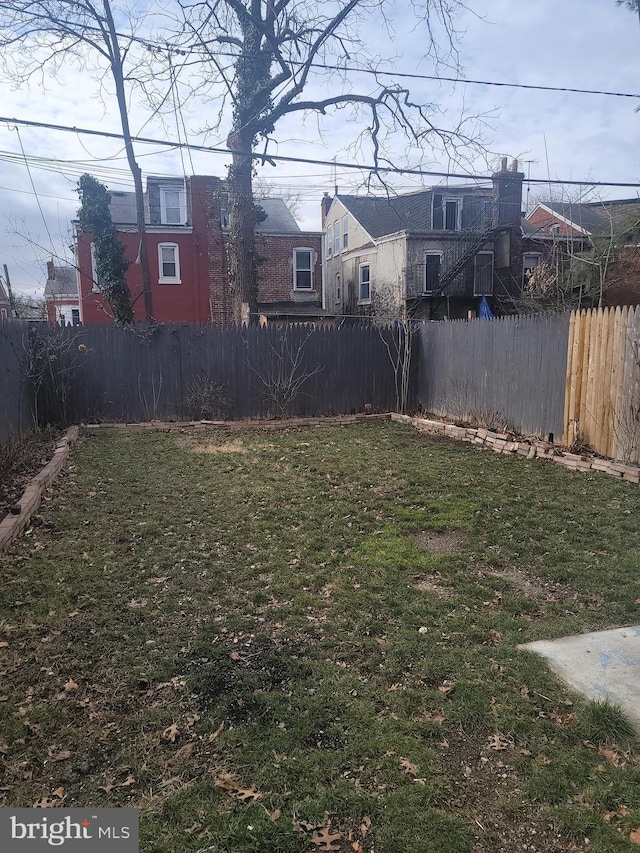 view of yard featuring a fenced backyard