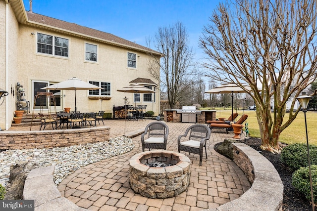 view of patio / terrace featuring an outdoor fire pit, area for grilling, and exterior kitchen