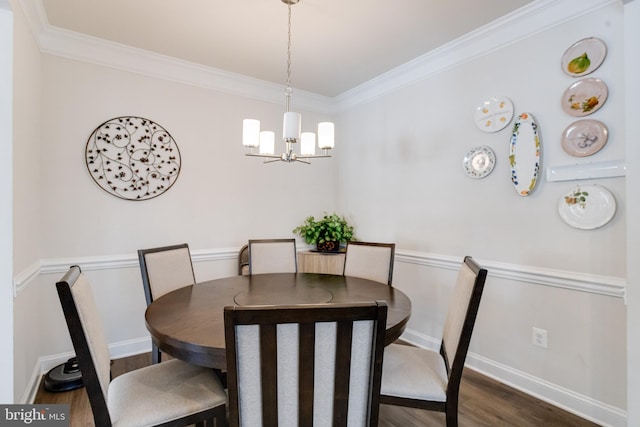 dining area with dark wood-style floors, baseboards, a notable chandelier, and crown molding