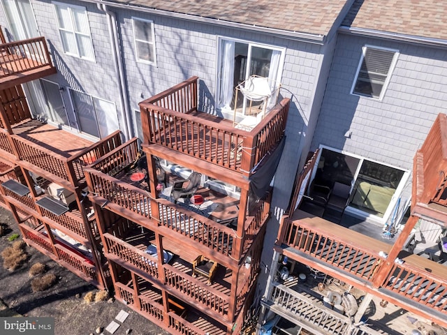 deck with stairway