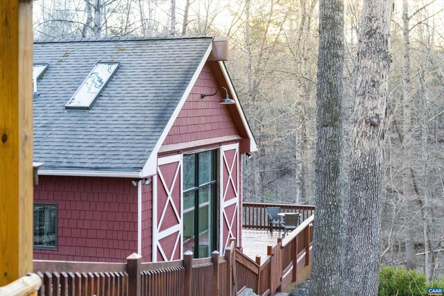 view of outdoor structure featuring an outbuilding