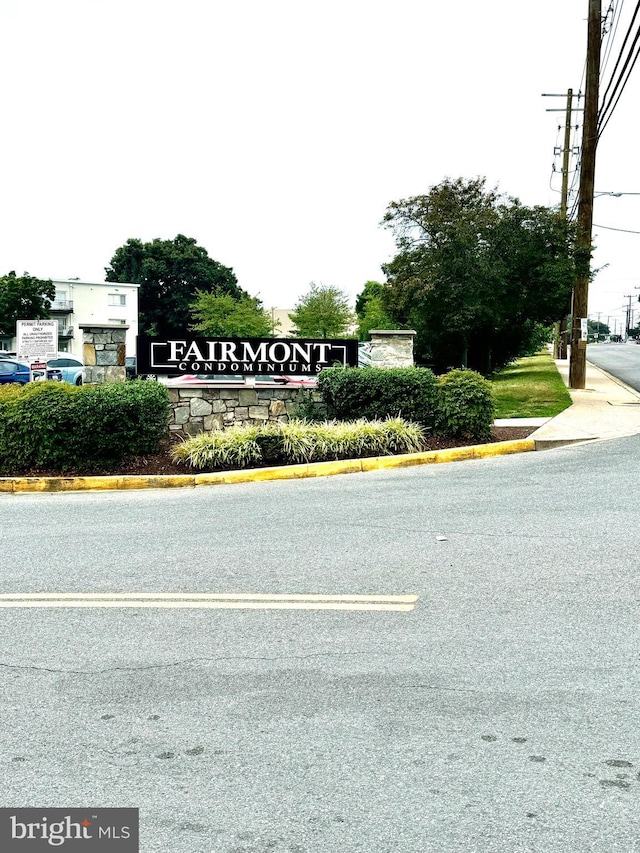 view of community / neighborhood sign