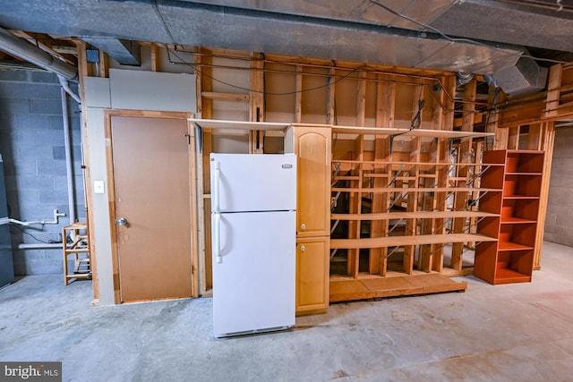 622 Hastings Rd, Baltimore, MD 21286 - unfinished basement featuring freestanding refrigerator