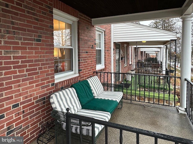 balcony featuring covered porch