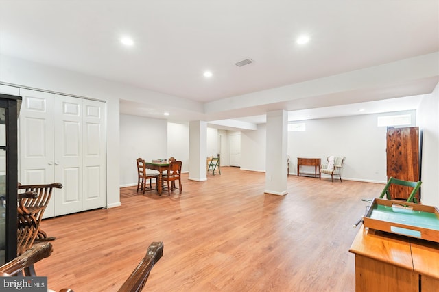 workout room with visible vents, recessed lighting, light wood-type flooring, and baseboards