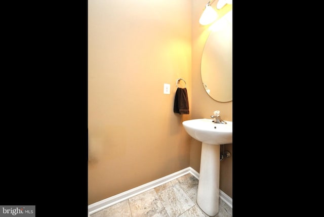 bathroom with baseboards