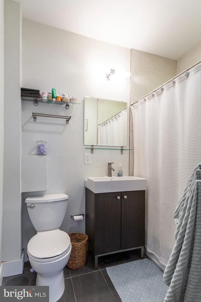 full bath with toilet, tile patterned flooring, a shower with shower curtain, and vanity