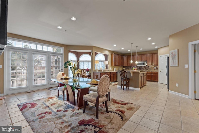 dining area featuring visible vents, baseboards, and recessed lighting