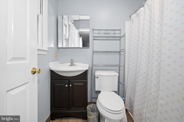 bathroom with a shower with curtain, toilet, and vanity