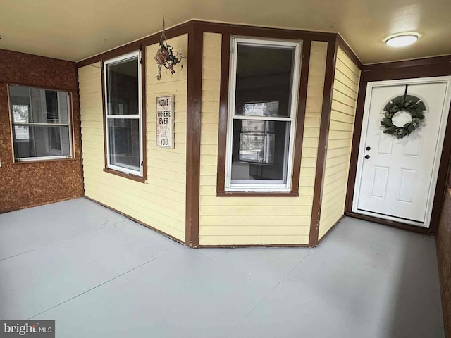 entrance to property featuring a porch