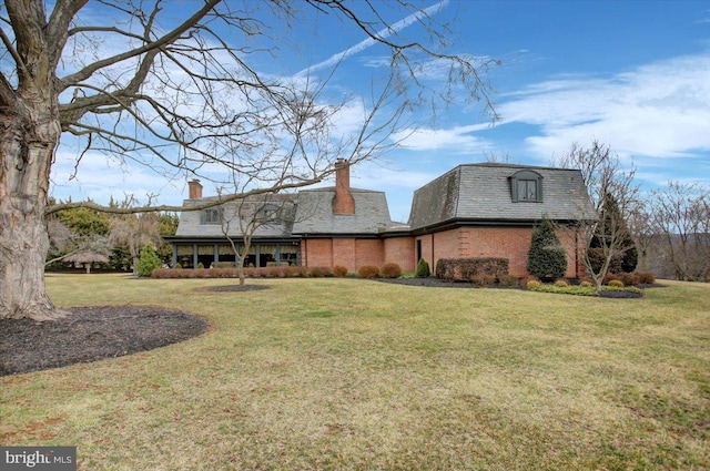 view of front facade featuring a front lawn and brick siding