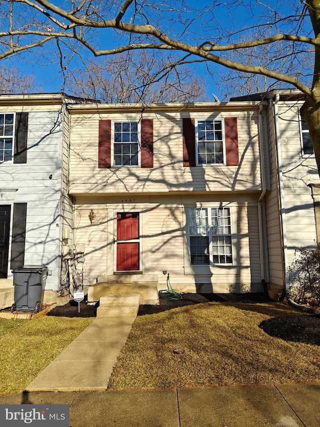 view of front of house with a front lawn