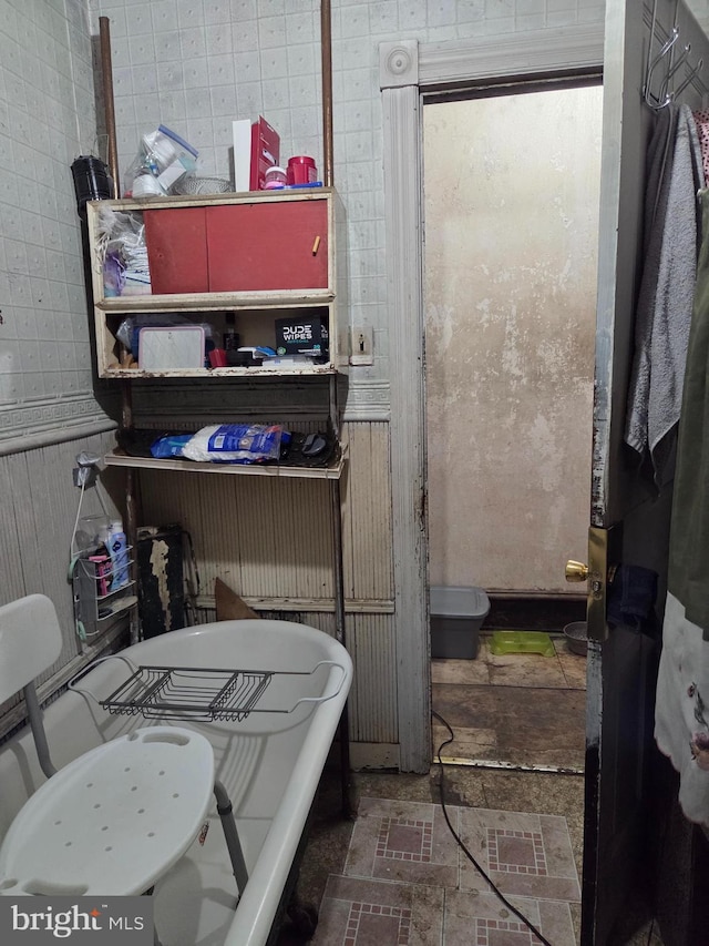 1507 Belmont Ave, Philadelphia, PA 19104 - full bath with a tub