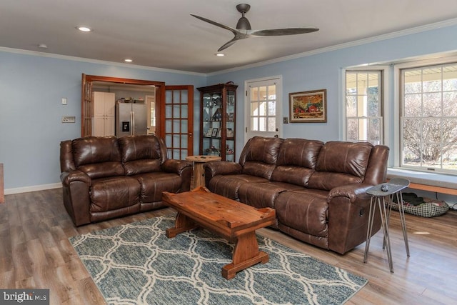 living room with wood finished floors, baseboards, recessed lighting, ceiling fan, and ornamental molding