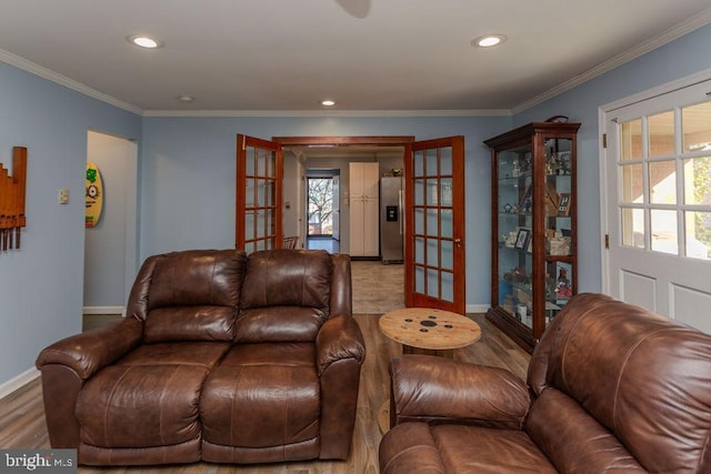 living area with recessed lighting, baseboards, wood finished floors, and crown molding