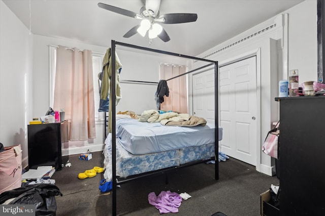 bedroom with a ceiling fan and baseboards