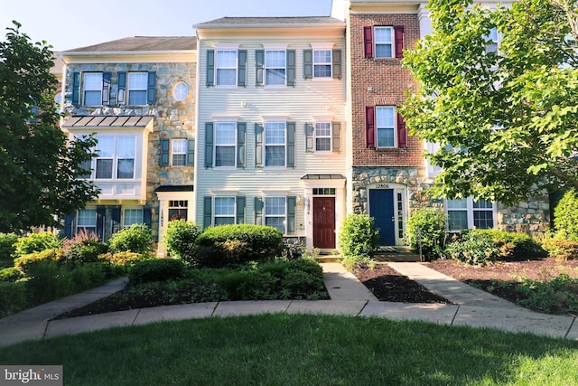 townhome / multi-family property with stone siding