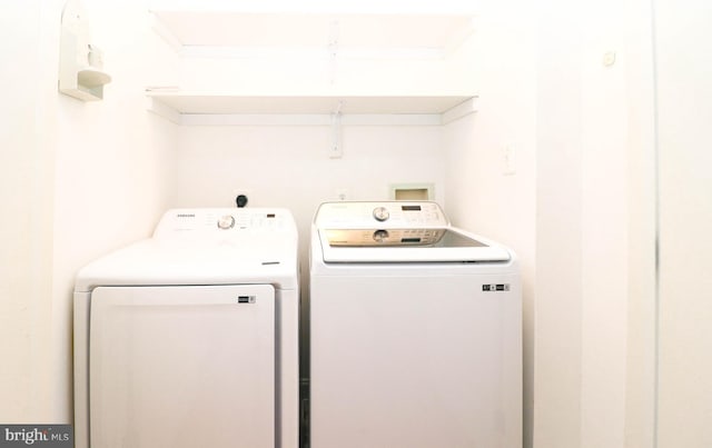 washroom with laundry area and independent washer and dryer