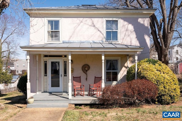 view of front facade featuring stucco siding and a porch