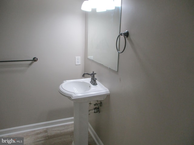 bathroom with baseboards