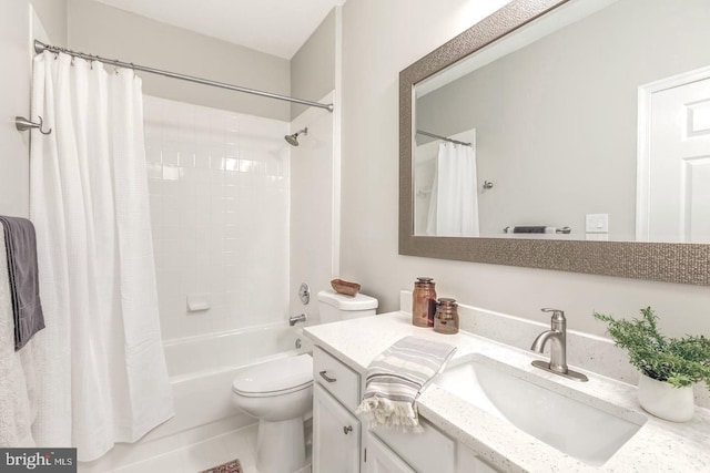 full bathroom featuring toilet, shower / tub combo with curtain, and vanity