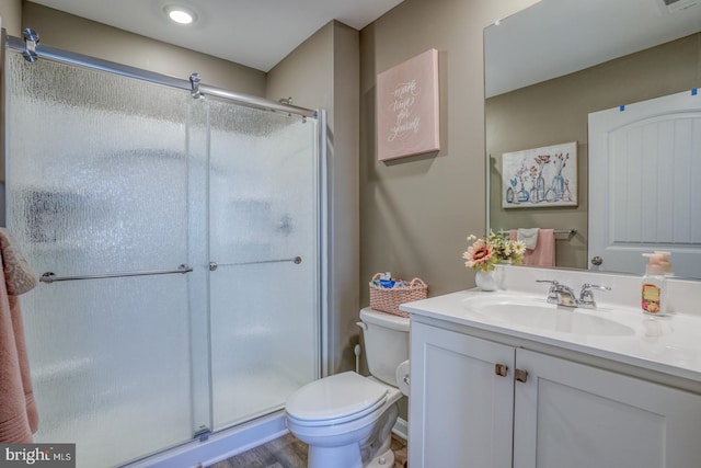 full bathroom featuring toilet, visible vents, a shower stall, and vanity