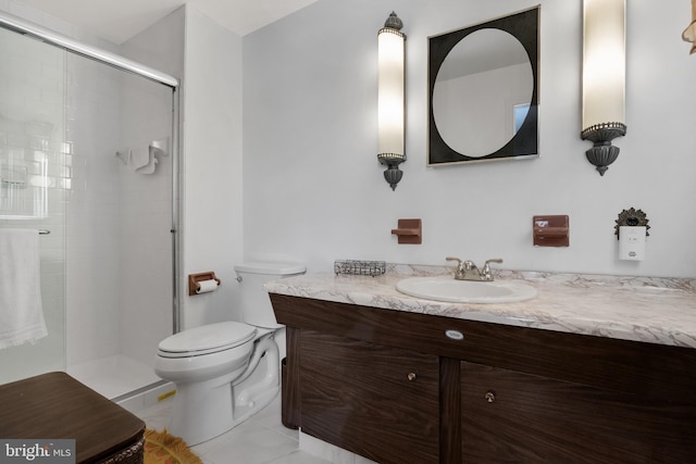 bathroom featuring tiled shower, vanity, and toilet