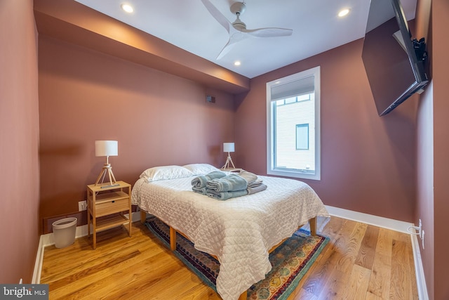 bedroom featuring a ceiling fan, recessed lighting, baseboards, and light wood finished floors