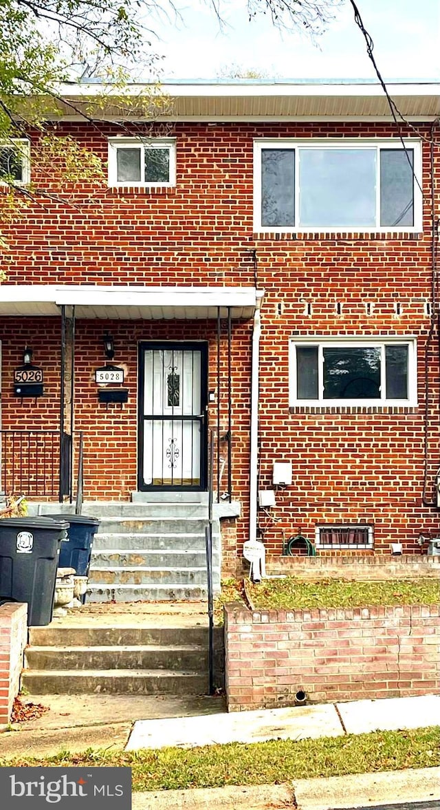 townhome / multi-family property featuring brick siding