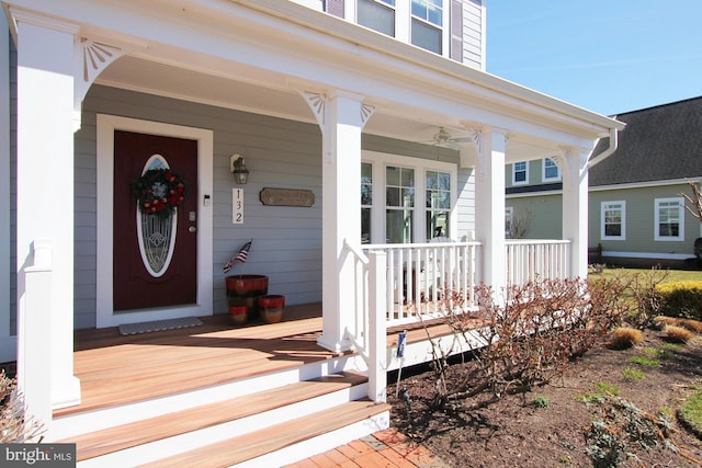 property entrance featuring a porch