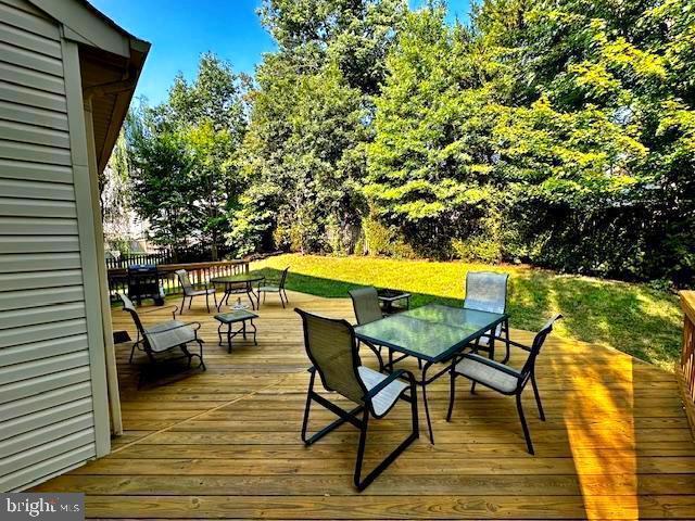 deck featuring outdoor dining space