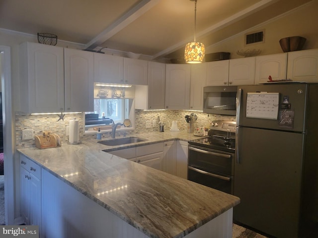 kitchen with visible vents, a sink, white cabinetry, stainless steel appliances, and decorative backsplash