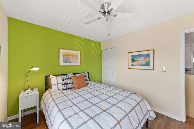 bedroom featuring a ceiling fan, baseboards, and wood finished floors