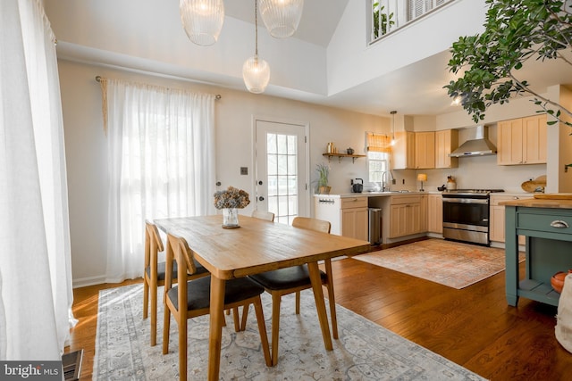 dining room with visible vents, baseboards, and wood finished floors