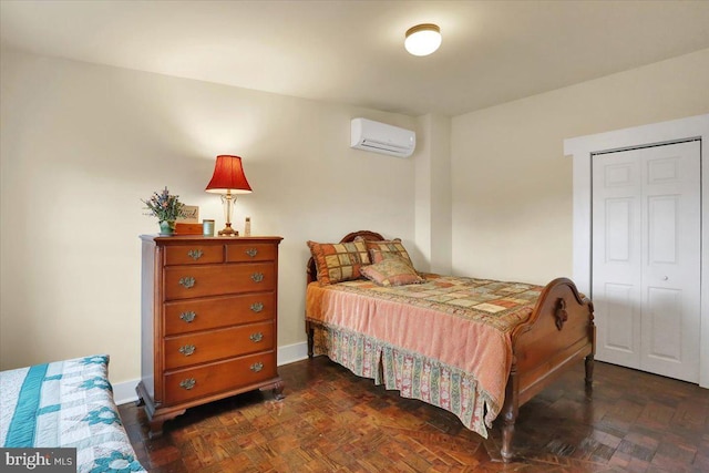 bedroom with a wall mounted AC and baseboards