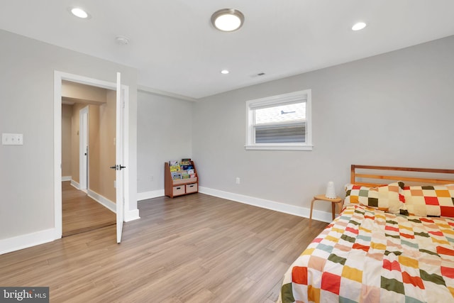 bedroom featuring recessed lighting, baseboards, visible vents, and light wood-type flooring