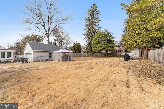 view of yard featuring a fenced backyard