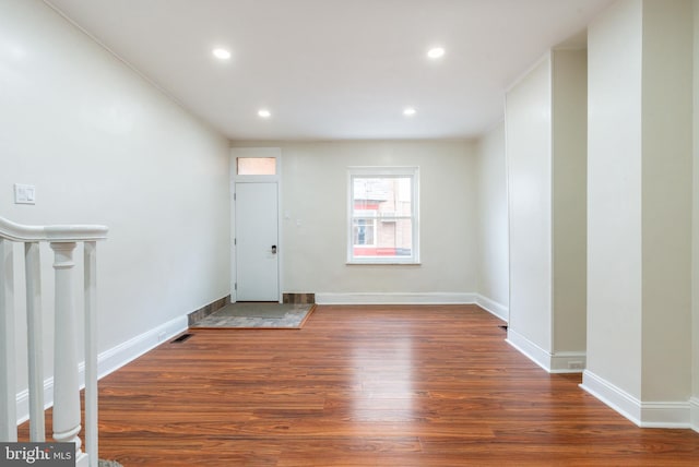 foyer with visible vents, recessed lighting, wood finished floors, and baseboards