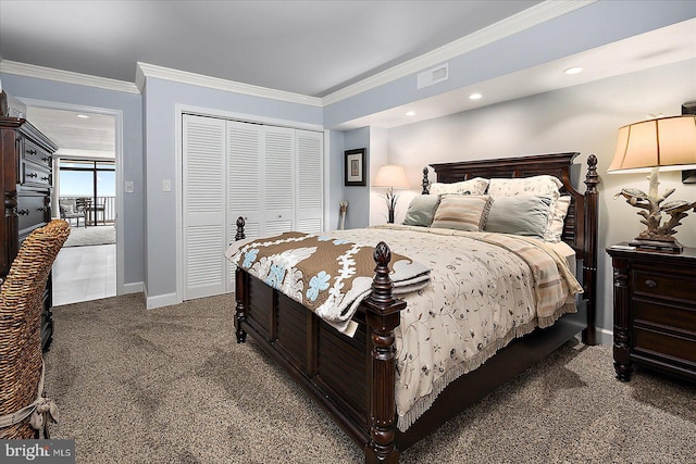 bedroom with visible vents, carpet, baseboards, and ornamental molding