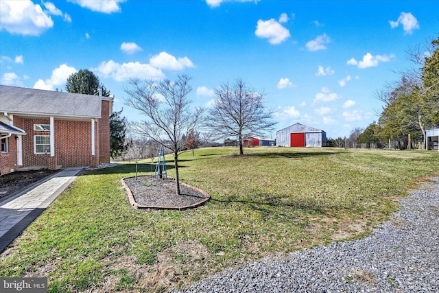 view of yard with an outdoor structure