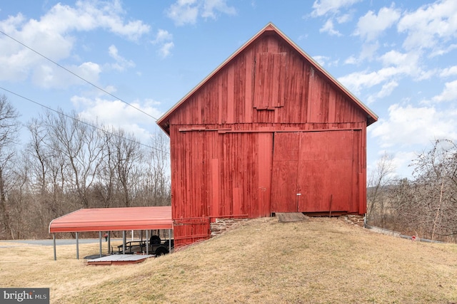 view of barn with a lawn