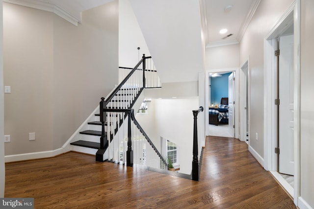 stairs featuring wood finished floors, baseboards, visible vents, recessed lighting, and ornamental molding