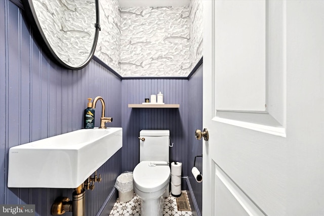 bathroom featuring toilet and a sink