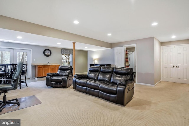 living area featuring recessed lighting, baseboards, and light carpet