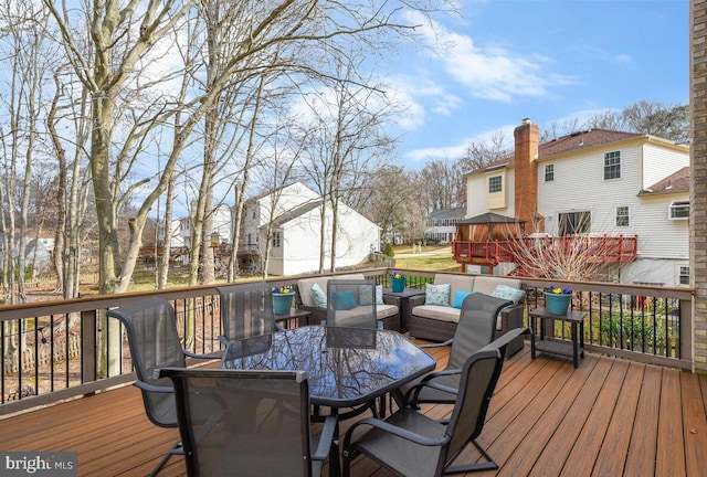 deck with outdoor dining space