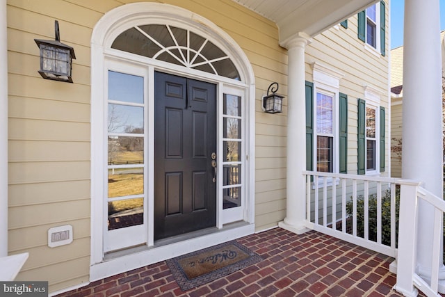 entrance to property featuring a porch